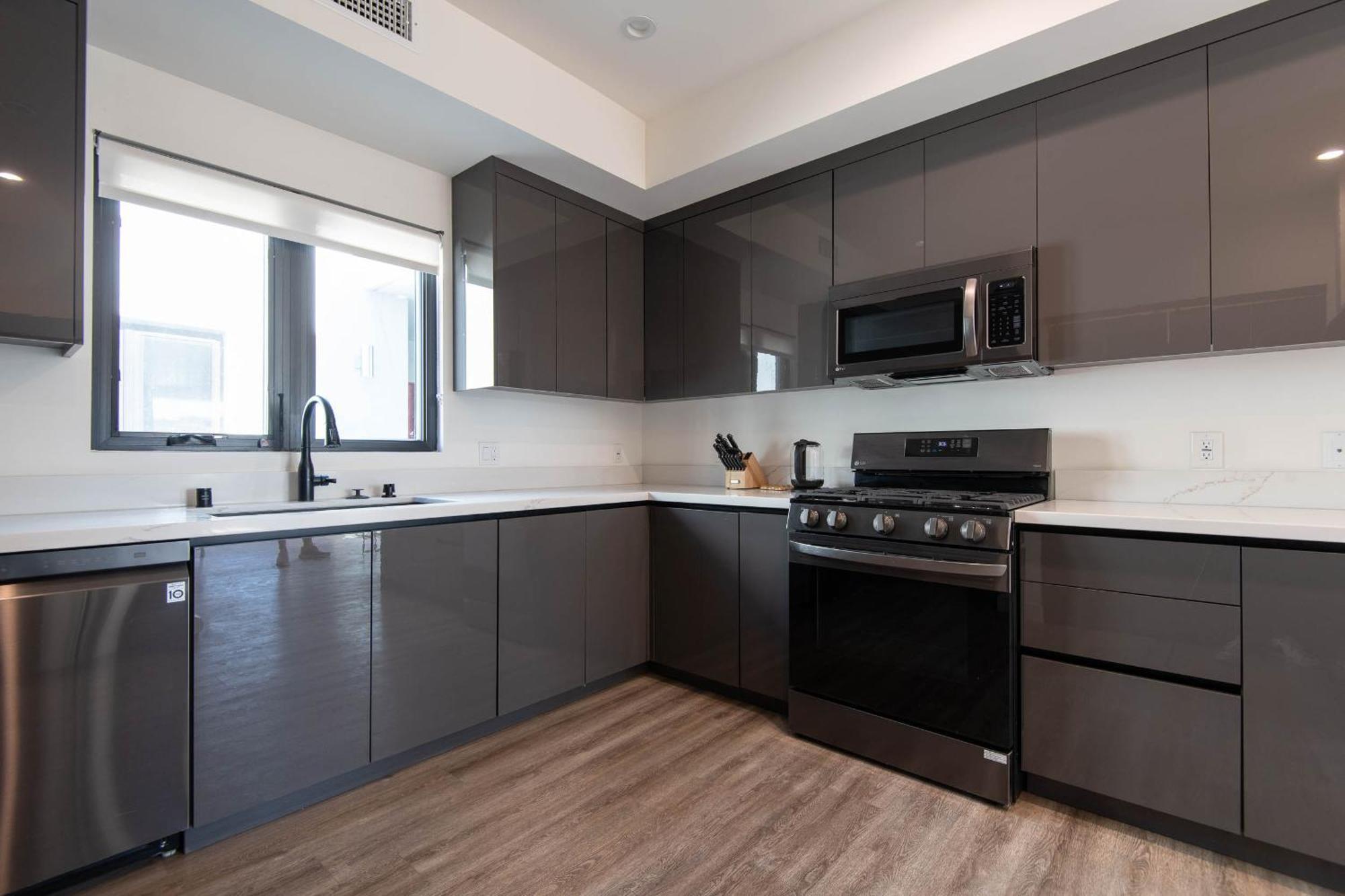 Regency Modern Apartments Глендейл Экстерьер фото