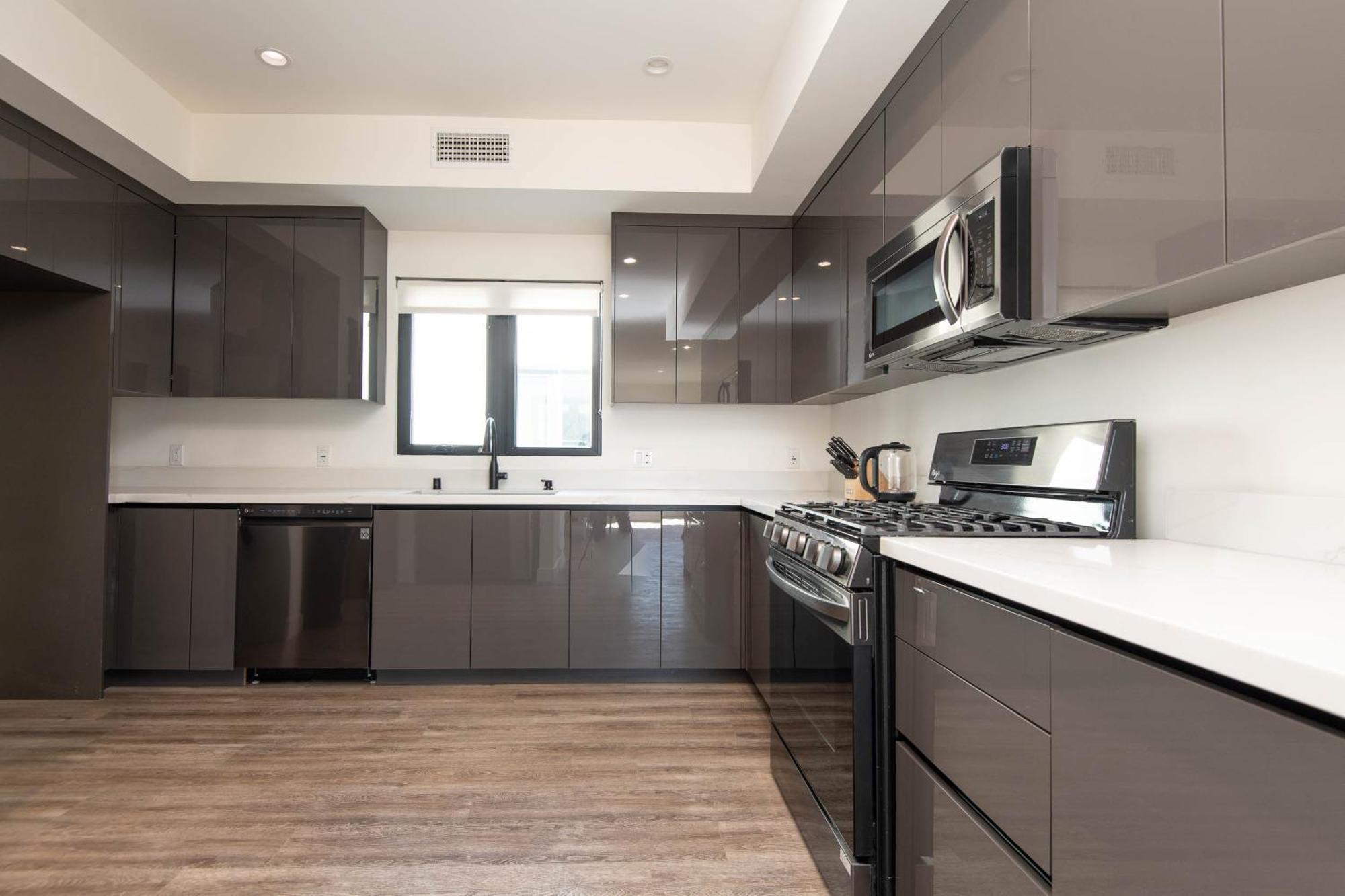 Regency Modern Apartments Глендейл Экстерьер фото